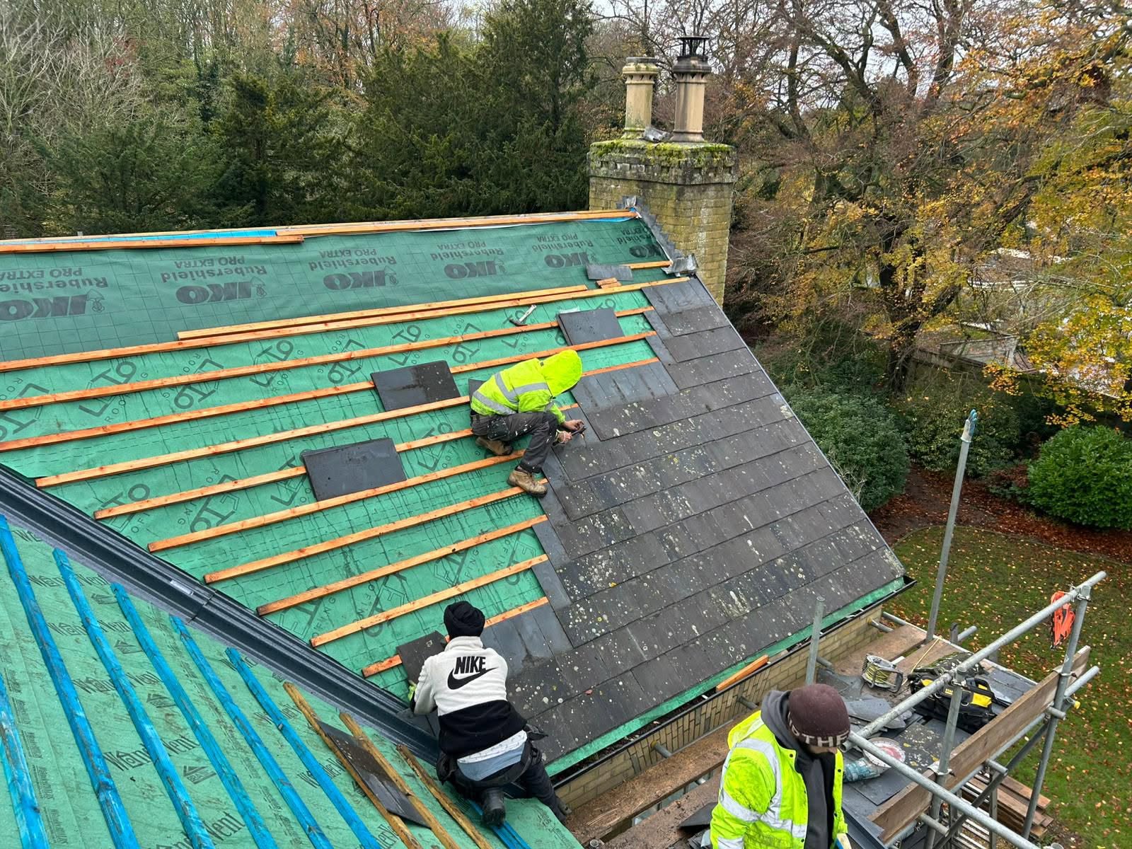 Flat roof vs pitched roof — which is right for you?